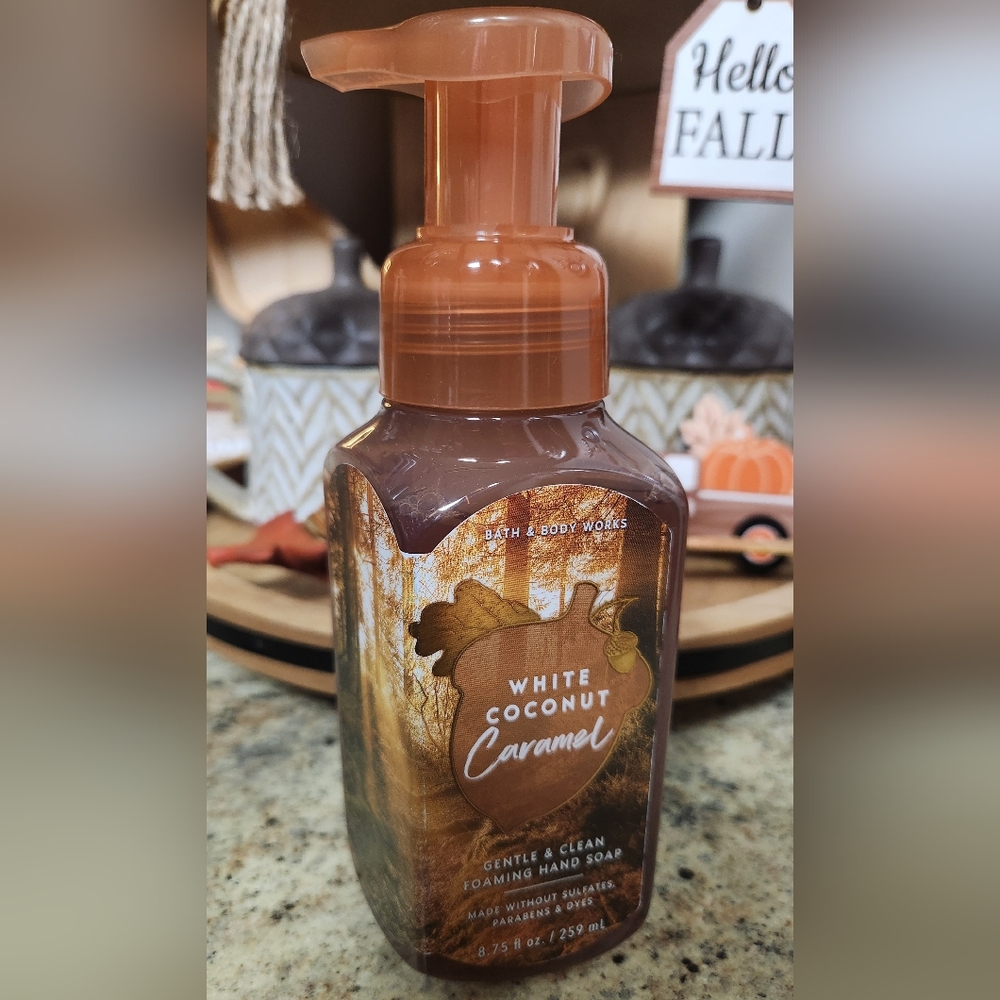 NEW Bath and Body Works "White Coconut Caramel" Foaming Hand Soap